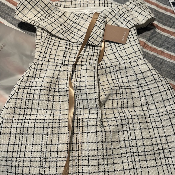 Off-Shoulder White Plaid Dress - Picture 7 of 9
